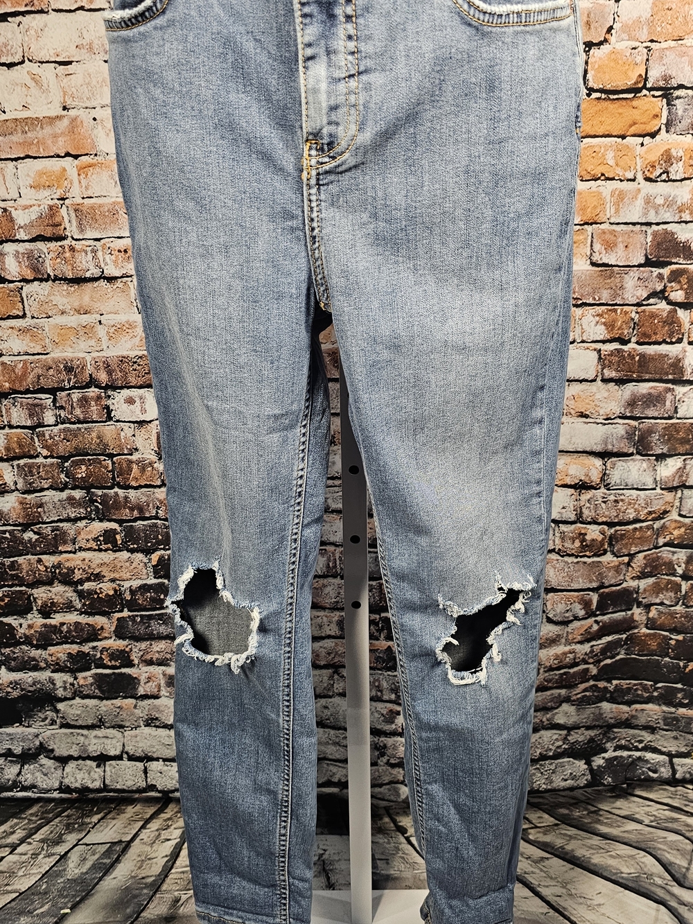 FREE PEOPLE Distressed Mom Jeans Size 29R High Rise Boyfriend Denim Light Wash
